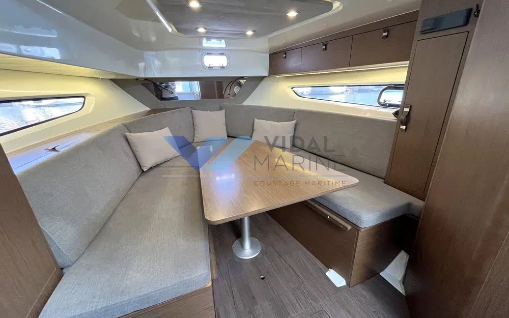 slider 3 Beneteau Flyer 10