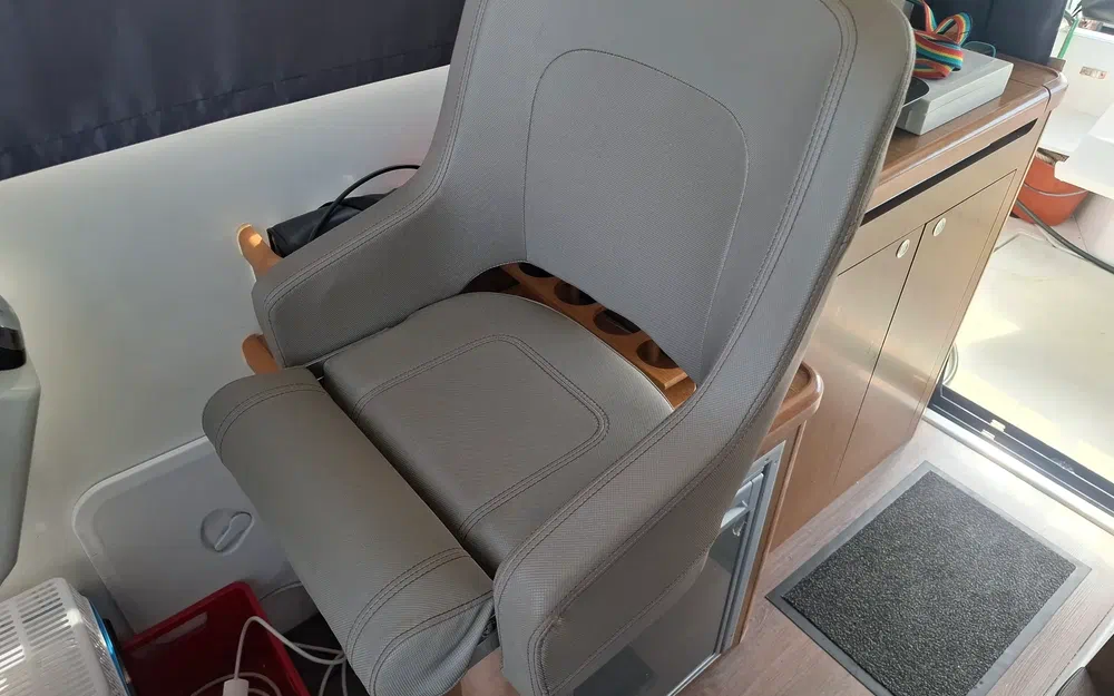 slider 10 Beneteau Antares 880