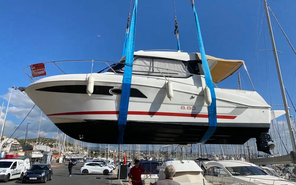 slider 29 Beneteau Antares 880