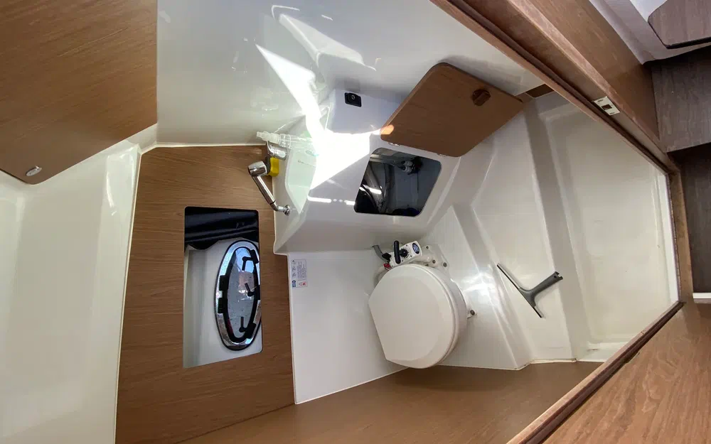 slider 33 Beneteau Antares 880