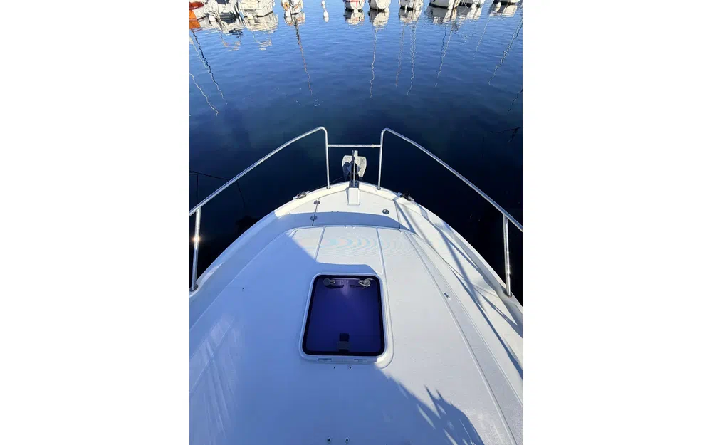 slider 39 Beneteau Antares 8.80
