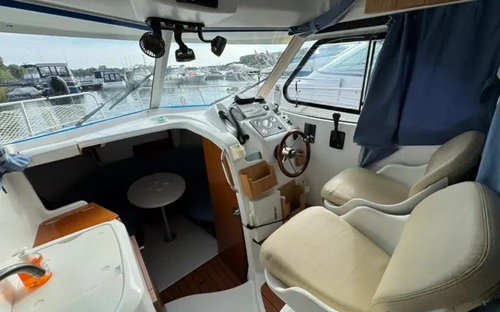 slider 3 Beneteau Antares 7