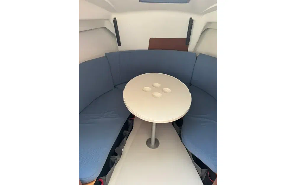 slider 5 Beneteau Antares 7