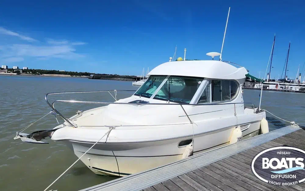 slider 0 Jeanneau Merry Fisher 805