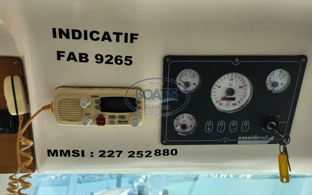 slider 11 Jeanneau Merry Fisher 805