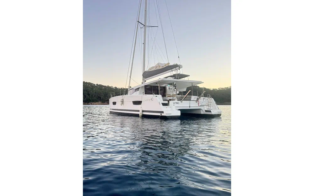 slider 0 Fountaine Pajot Lucia 40