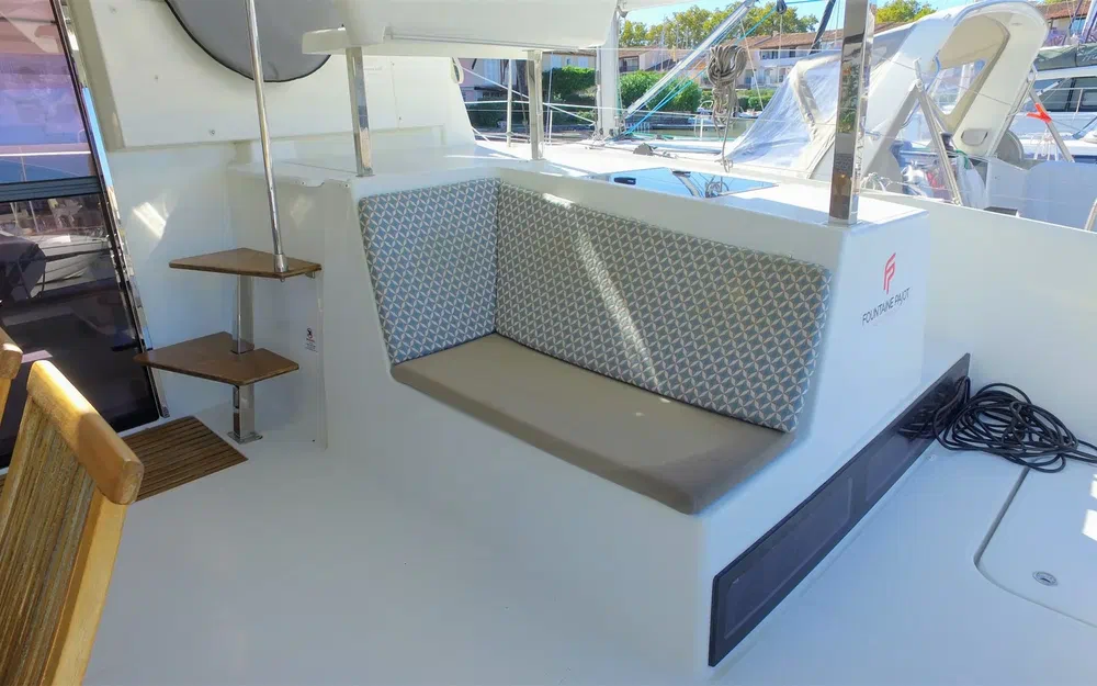 slider 10 Fountaine Pajot Lucia 40