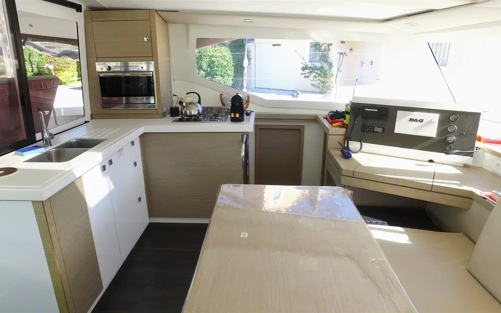 slider 13 Fountaine Pajot Lucia 40