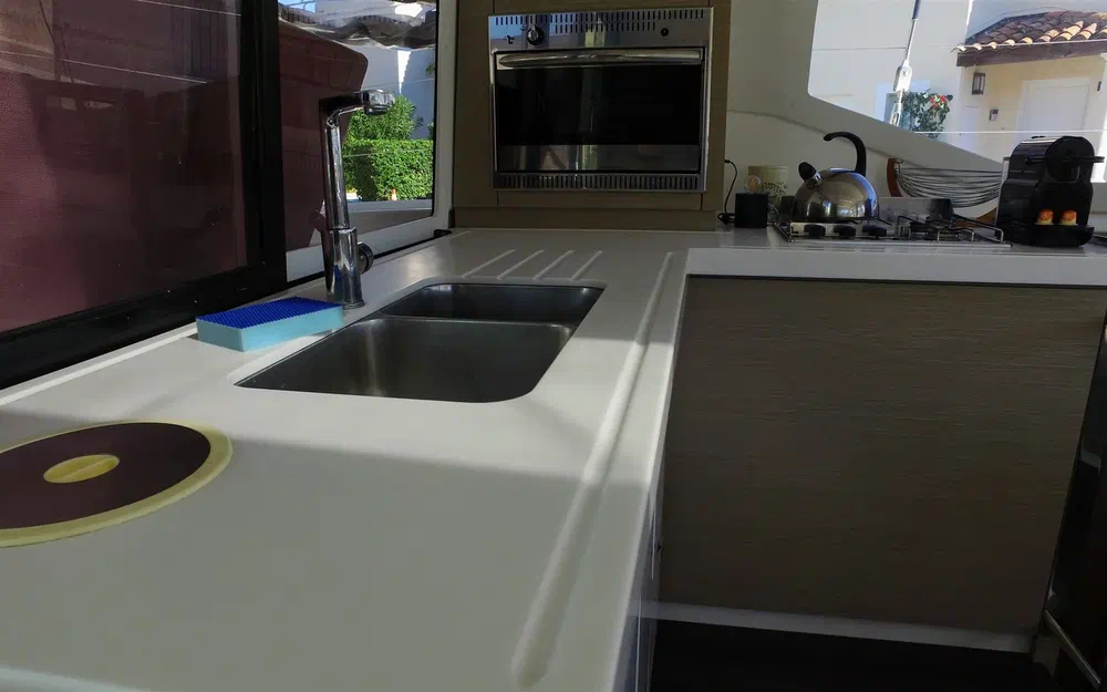 slider 17 Fountaine Pajot Lucia 40