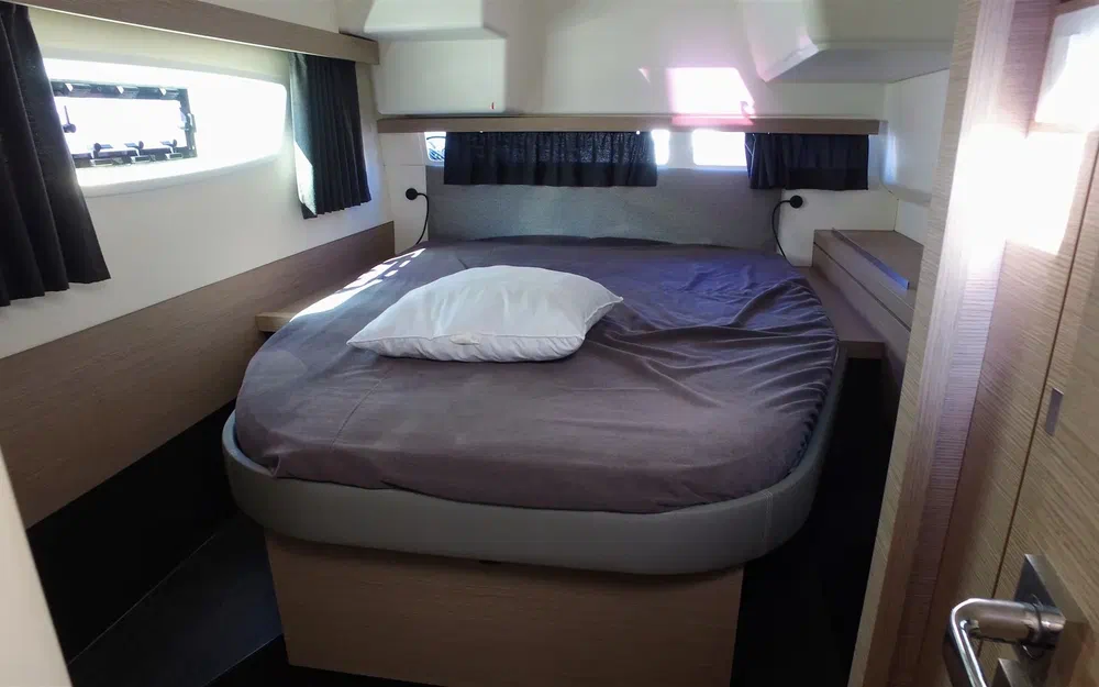 slider 19 Fountaine Pajot Lucia 40