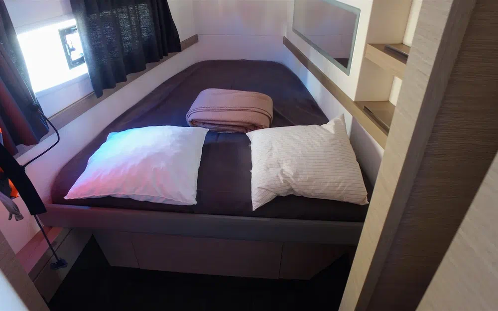 slider 21 Fountaine Pajot Lucia 40