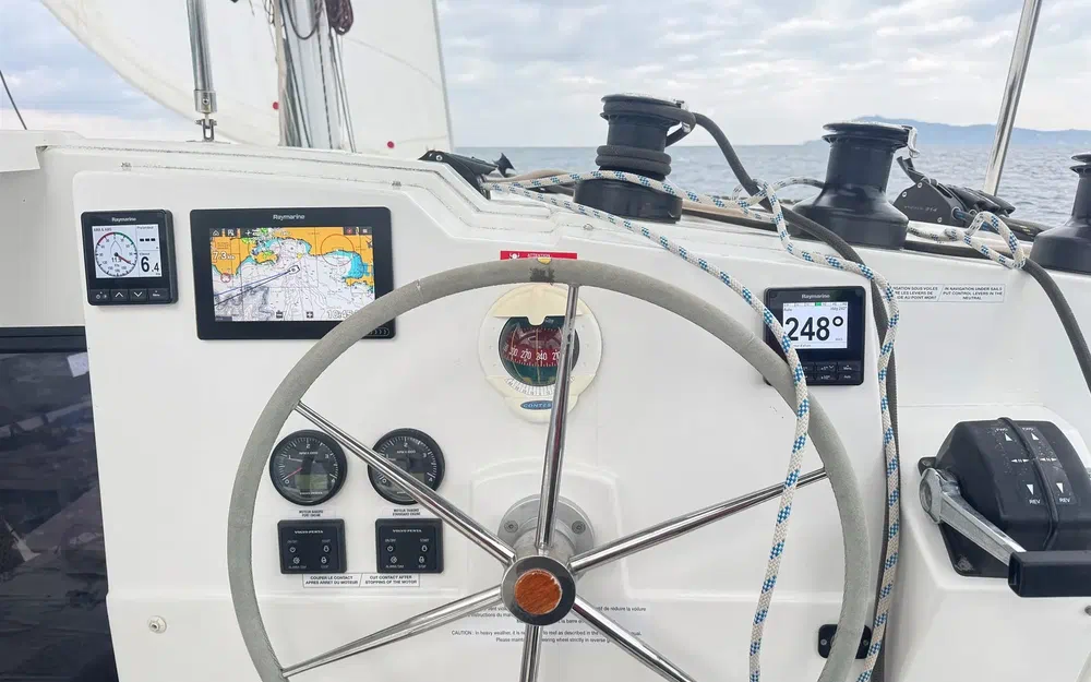 slider 4 Fountaine Pajot Lucia 40
