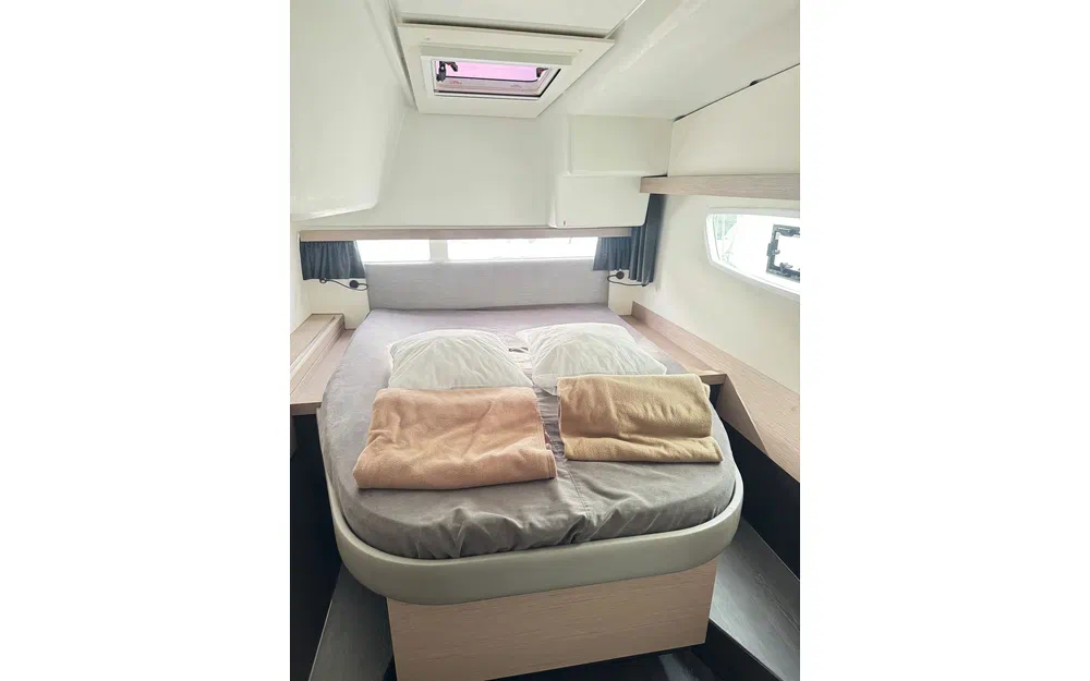 slider 6 Fountaine Pajot Lucia 40