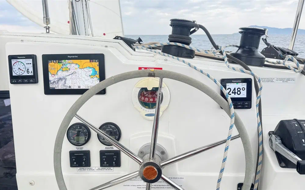 slider 7 Fountaine Pajot Lucia 40