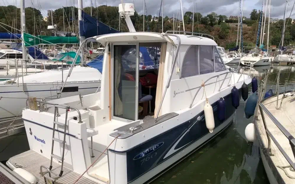 slider 1 Beneteau Antares 760