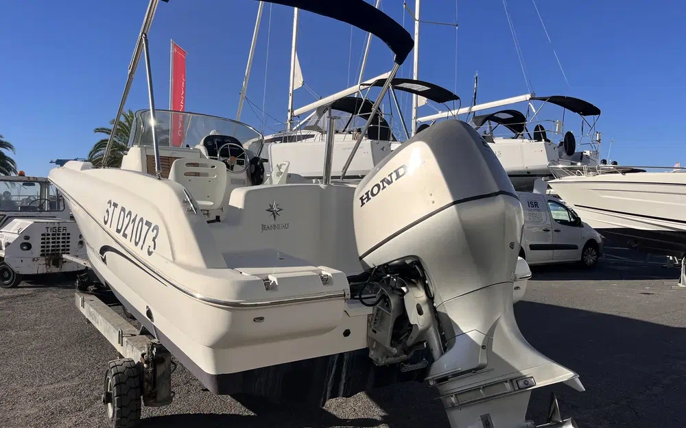 slider 2 Jeanneau Cap Camarat 715