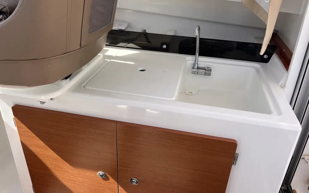 slider 6 Jeanneau Merry Fisher 695