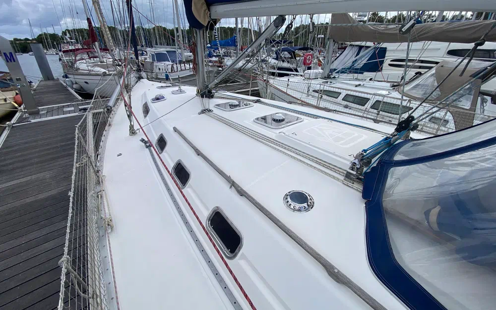 slider 11 Dufour 43 Classic