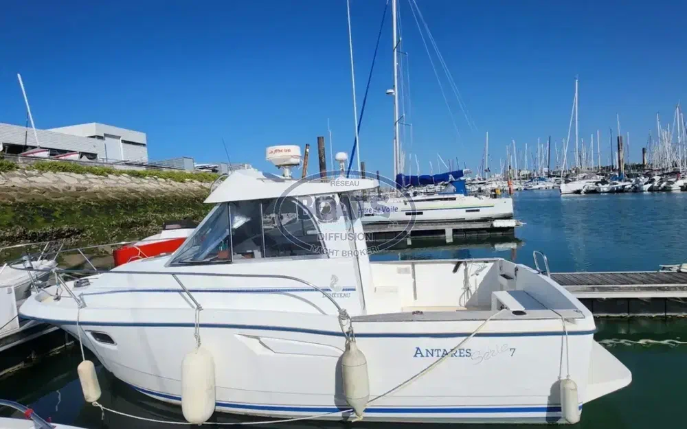 slider 14 Beneteau Antares 7