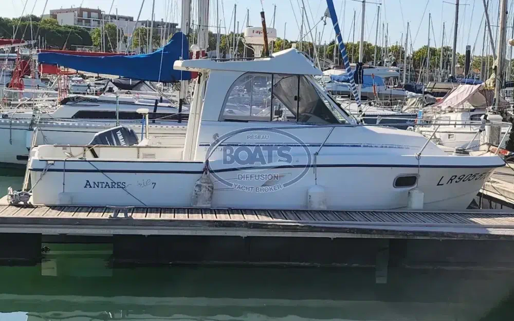 slider 1 Beneteau Antares 7