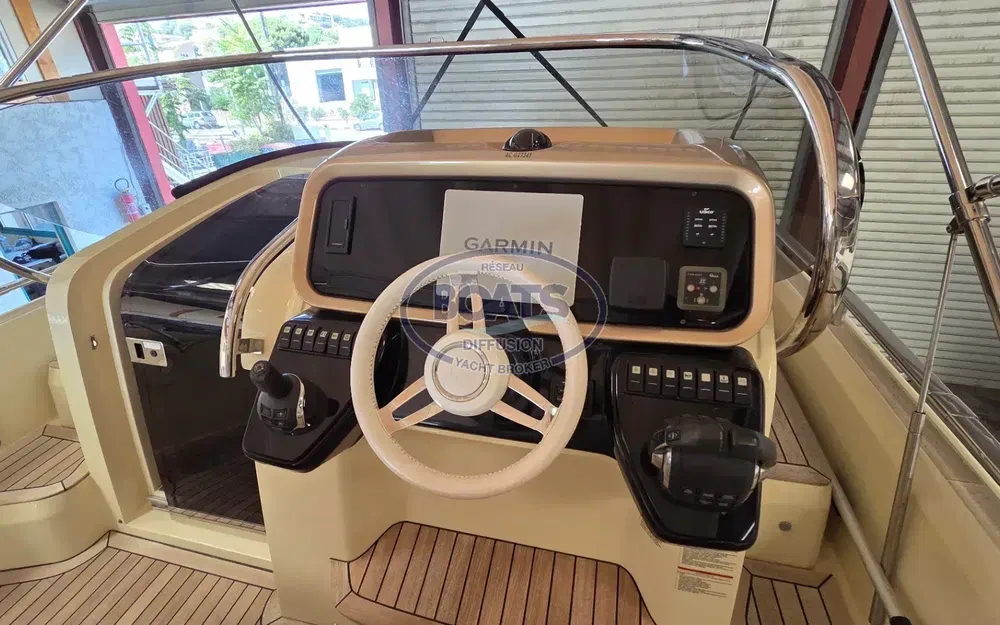 slider 8 Invictus 320 GT
