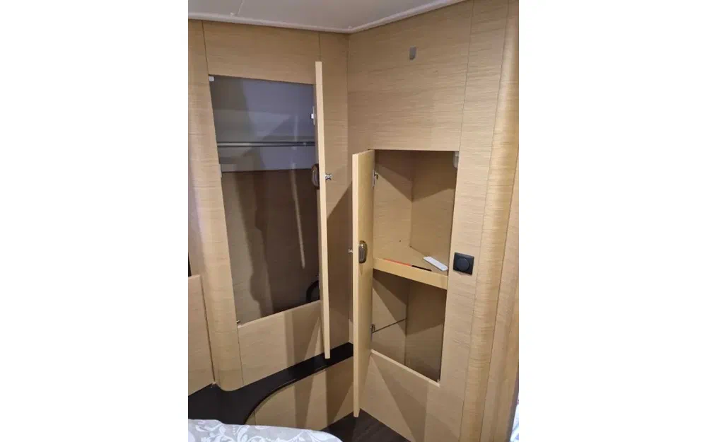 slider 27 Beneteau Monte Carlo 37