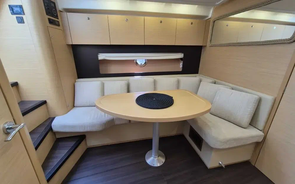 slider 5 Beneteau Monte Carlo 37
