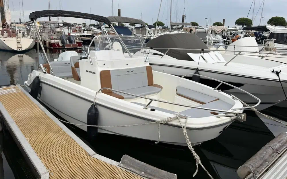 slider 1 Beneteau Flyer 6 SPACEdeck