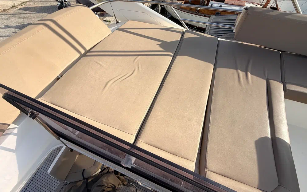 slider 9 Prestige Yachts 350 Fly