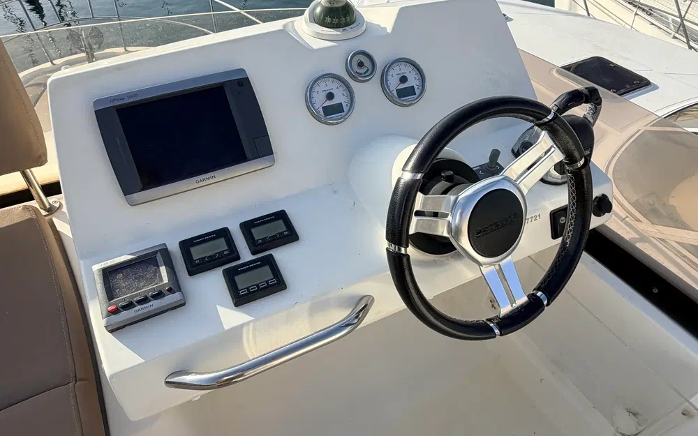 slider 10 Prestige Yachts 350 Fly