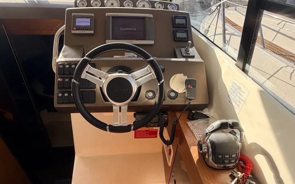 slider 16 Prestige Yachts 350 Fly