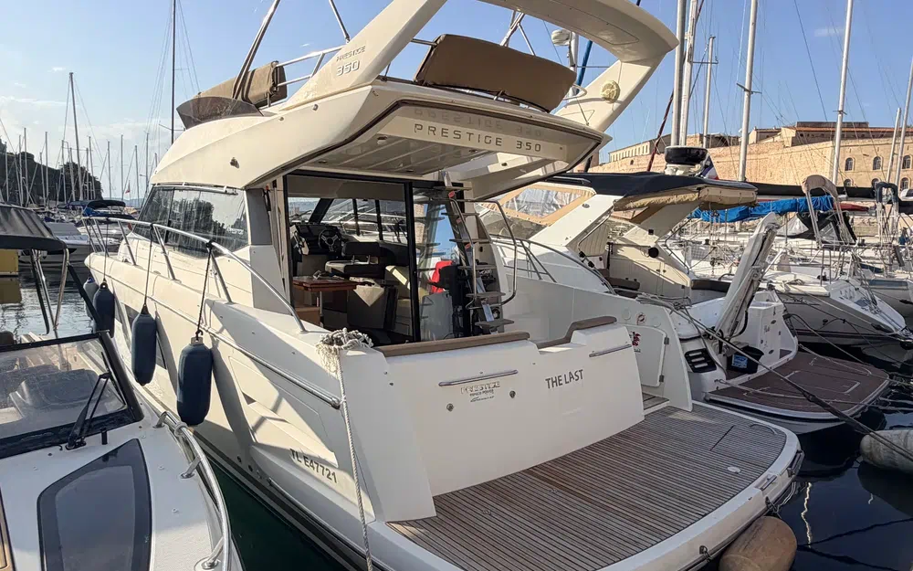 slider 0 Prestige Yachts 350 Fly
