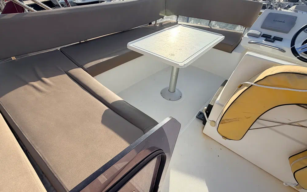 slider 8 Prestige Yachts 350 Fly