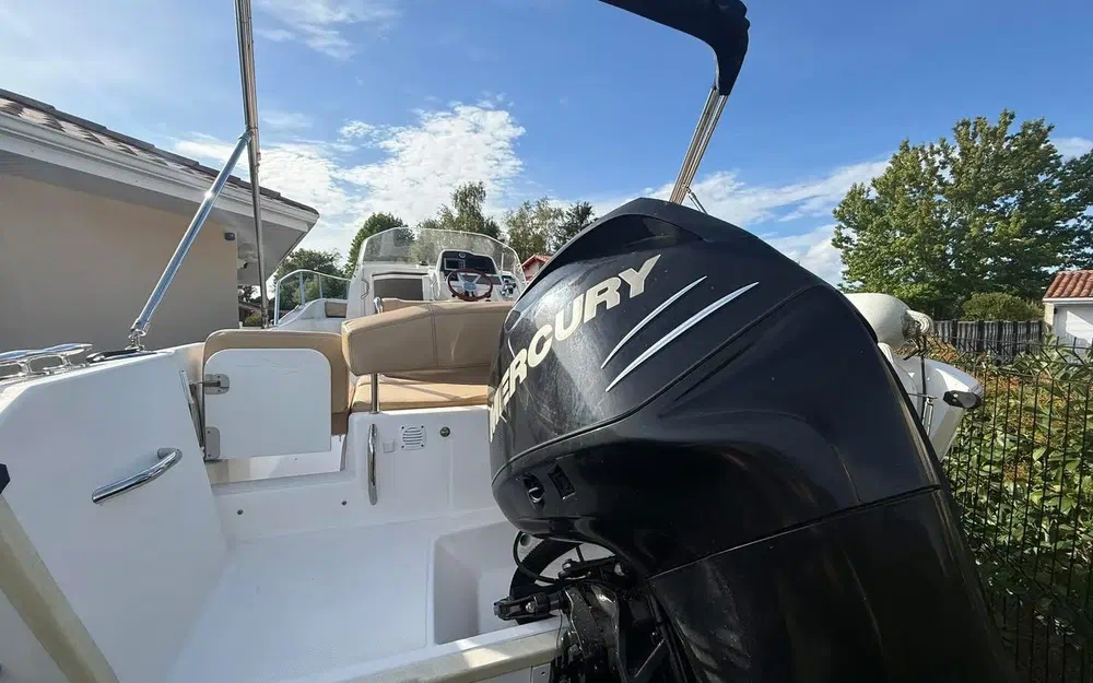 slider 24 Kelt White Shark 228