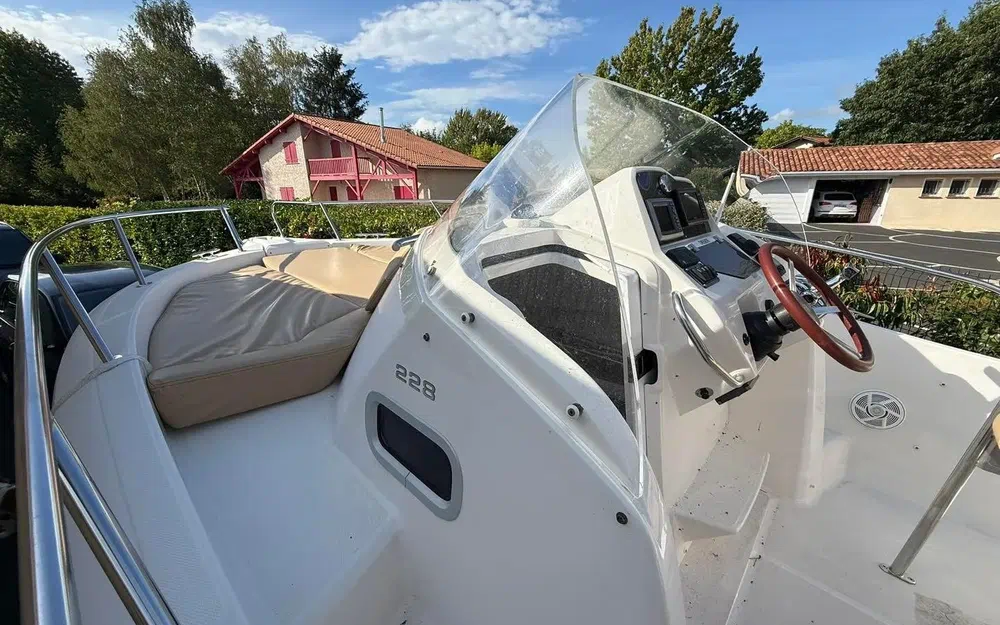 slider 2 Kelt White Shark 228