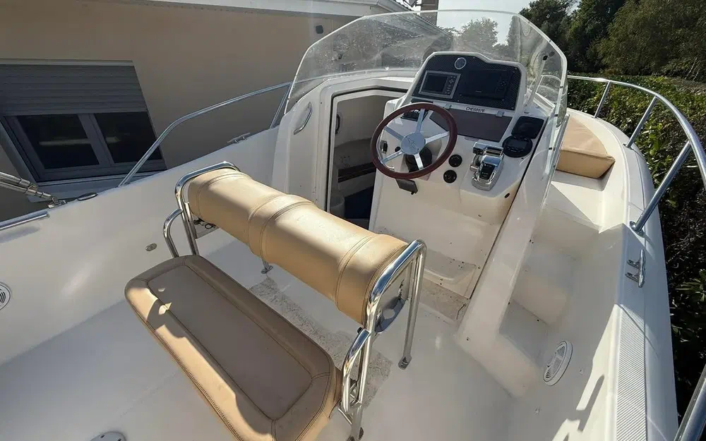 slider 9 Kelt White Shark 228