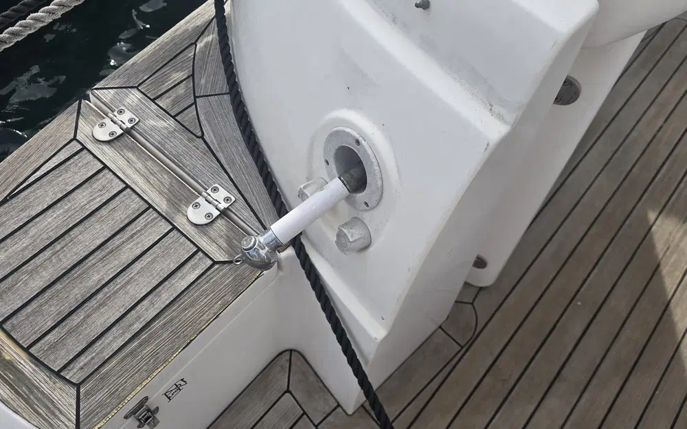 slider 16 Sealine 42.5