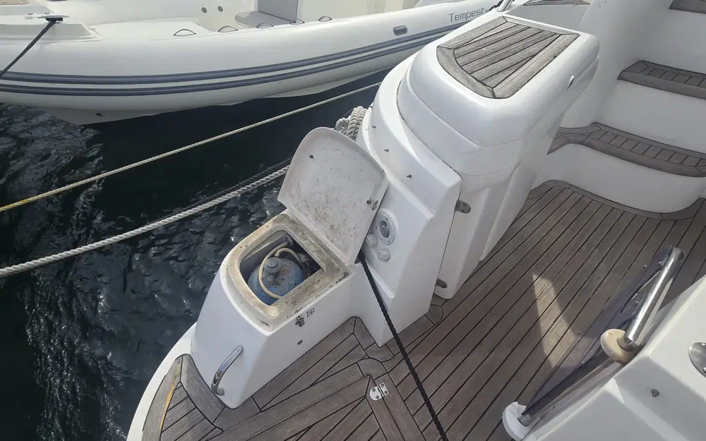 slider 13 Sealine 42.5