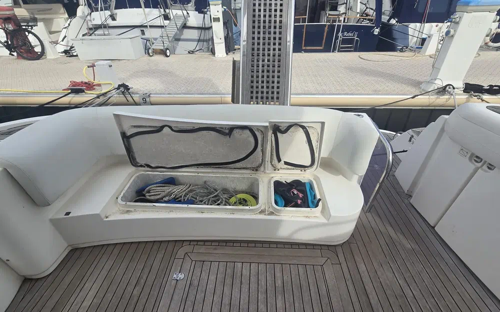slider 11 Sealine 42.5