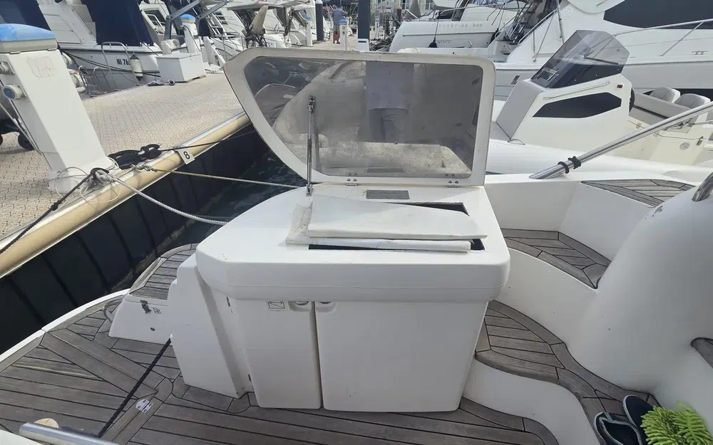 slider 14 Sealine 42.5