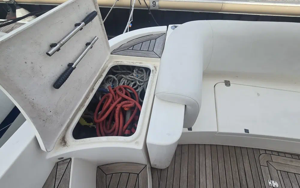 slider 12 Sealine 42.5