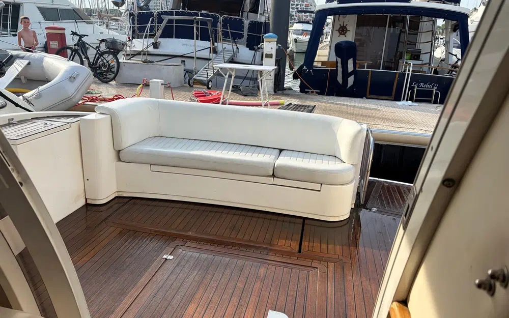 slider 9 Sealine 42.5
