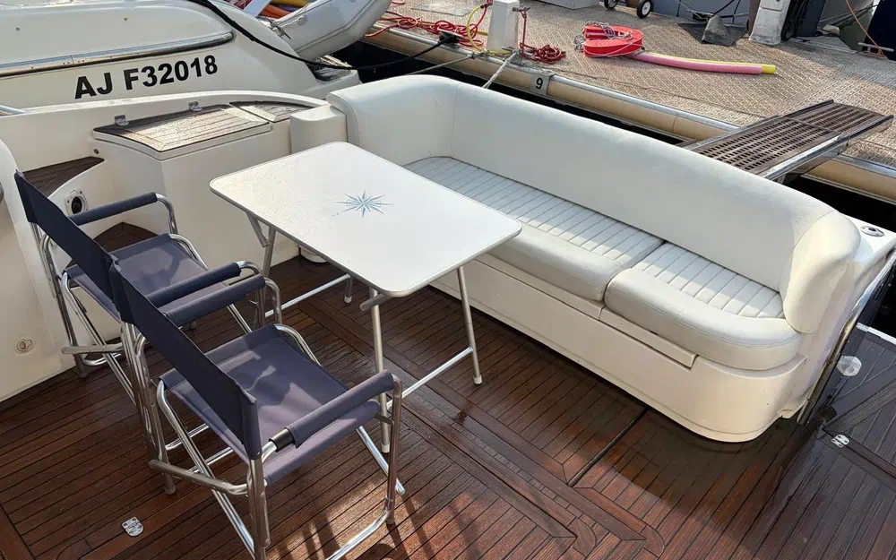 slider 8 Sealine 42.5