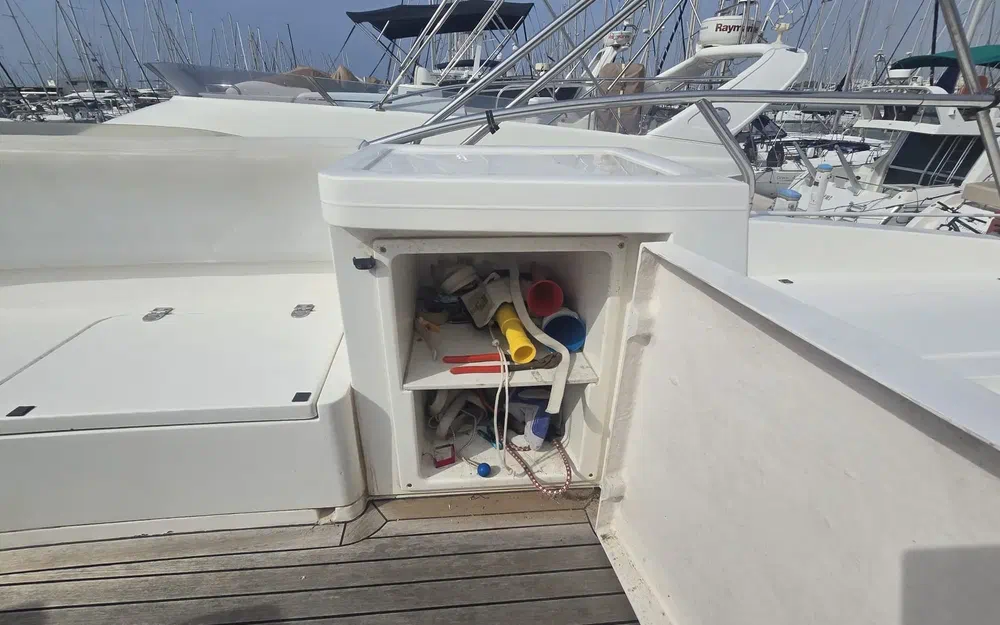 slider 27 Sealine 42.5