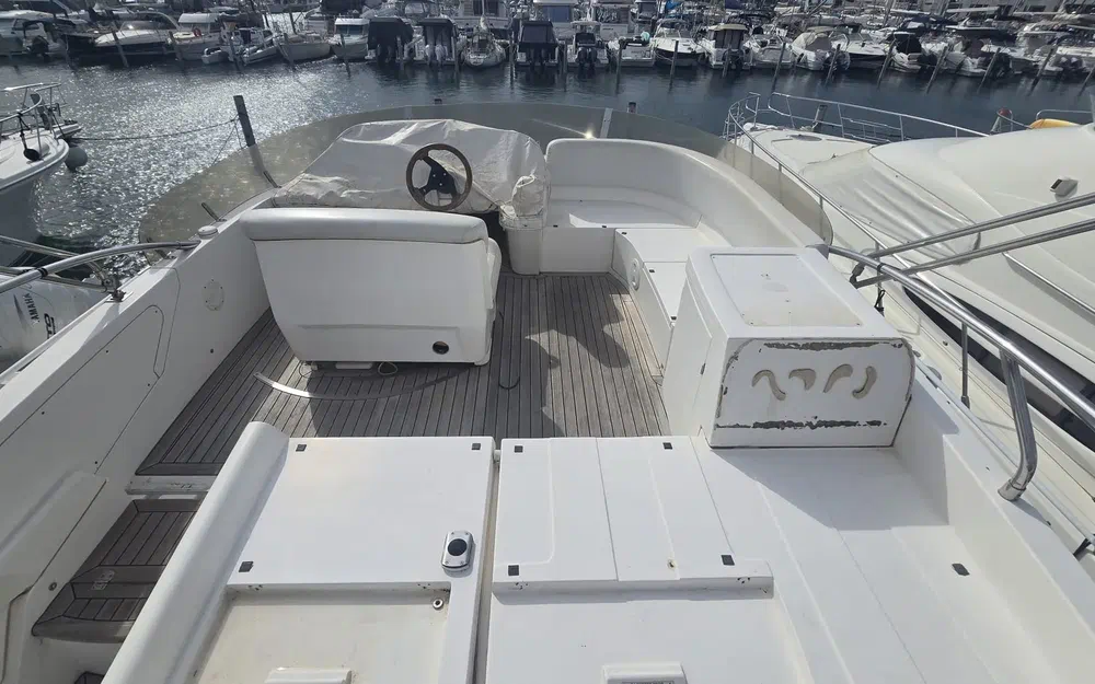 slider 28 Sealine 42.5