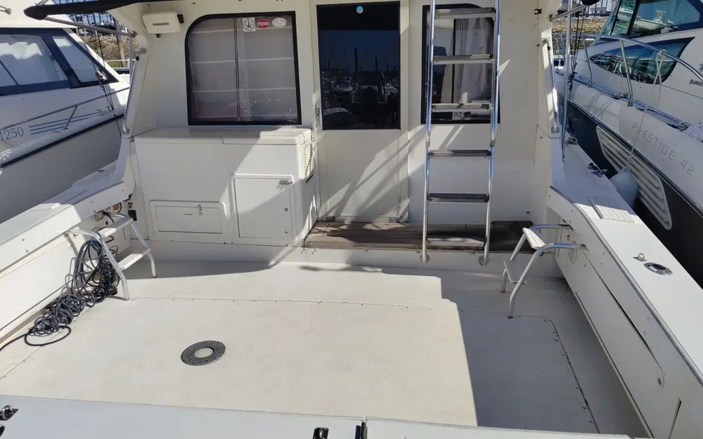 slider 6 Black Fin 38 Flybridge