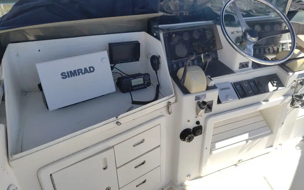 slider 14 Black Fin 38 Flybridge