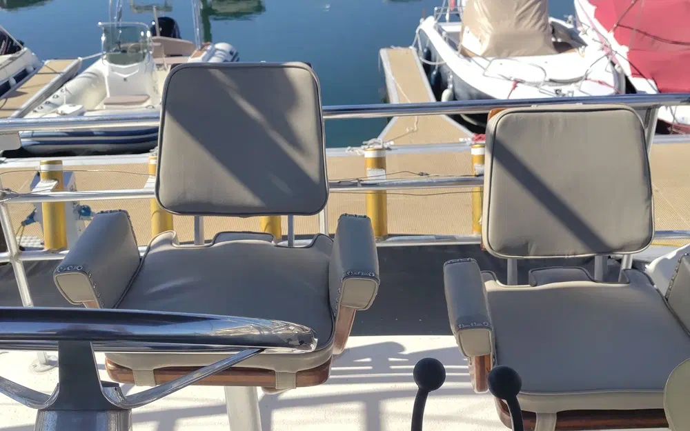 slider 15 Black Fin 38 Flybridge