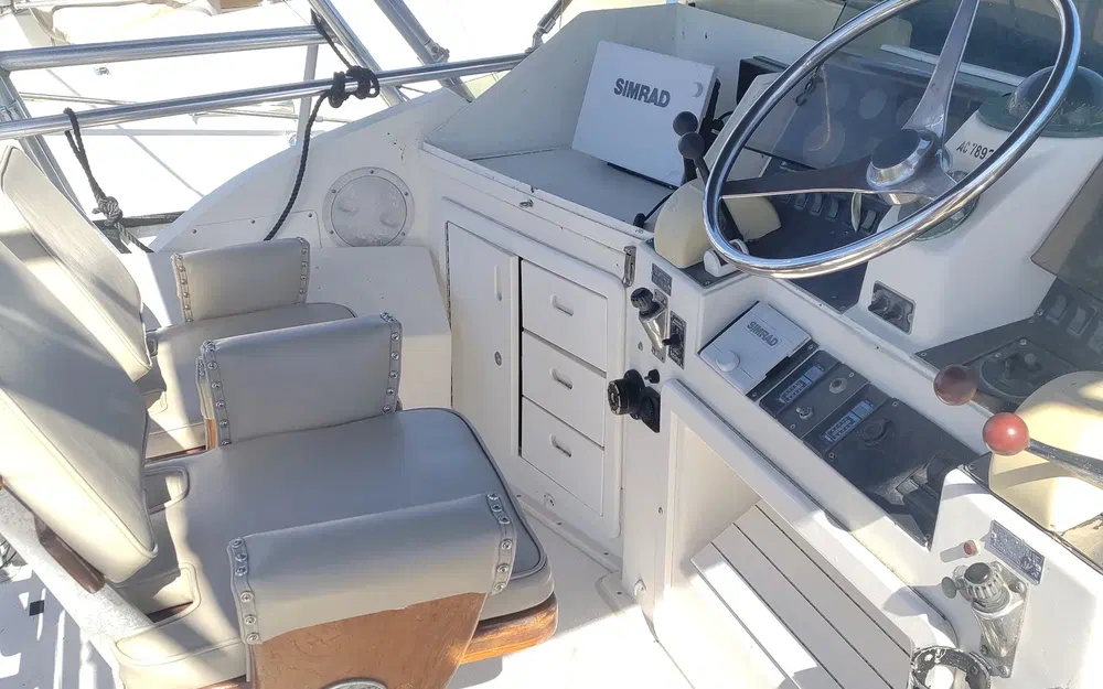 slider 13 Black Fin 38 Flybridge