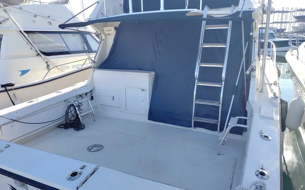 slider 8 Black Fin 38 Flybridge